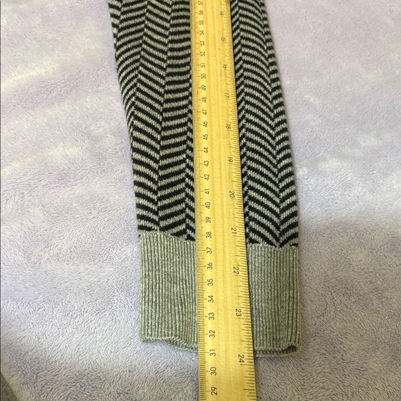 Calvin Klein Black and Gray Turtleneck Sweater - Picture 8 of 8